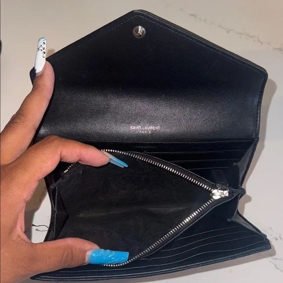 100% Authentic Women’s Yves Saint Laurent Y-quilted Calfskin Leather Wallet . - Picture 7 of 10